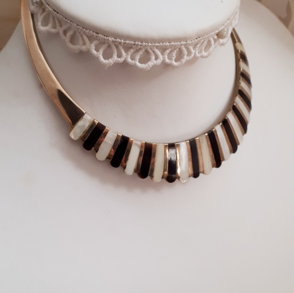 Vintage brass and mother of pearl choker necklace - Picture 7 of 8